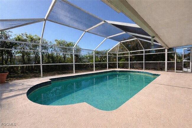 Building Photo - 1010 SE 43rd Terrace