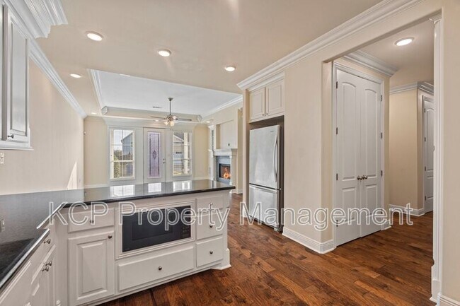 Building Photo - 17 Jeffrey Way