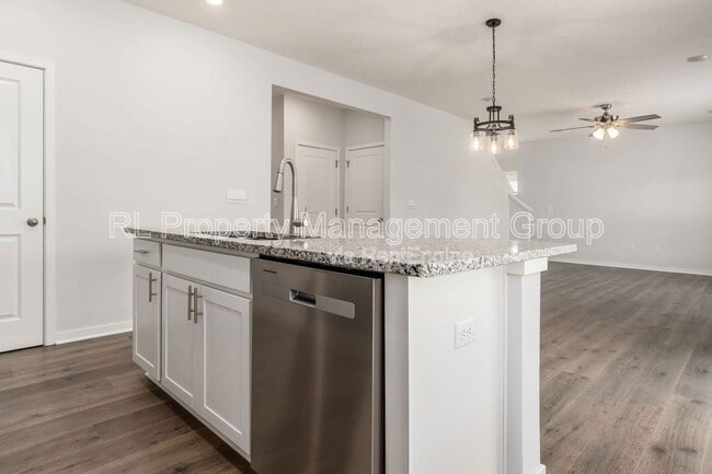 Building Photo - 214 Sterndale Dr