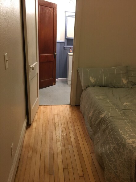 Building Photo - 317 N 4th Ave W