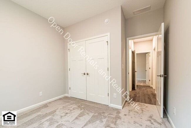 Building Photo - 307 Toledo St