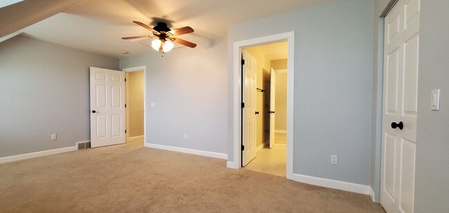 Building Photo - Spacious 5 Bedroom Executive Level Home