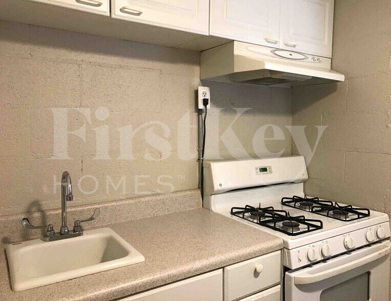 Building Photo - 4114 Farmbrooke Dr