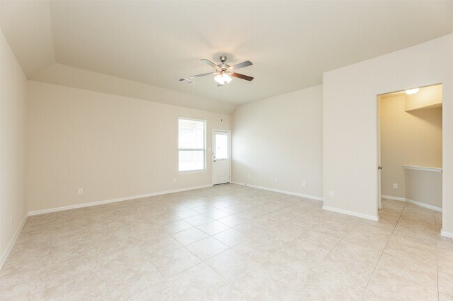 Building Photo - 16915 Sedum Grn