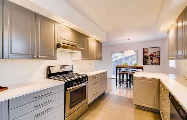 Building Photo - 2702 6th St