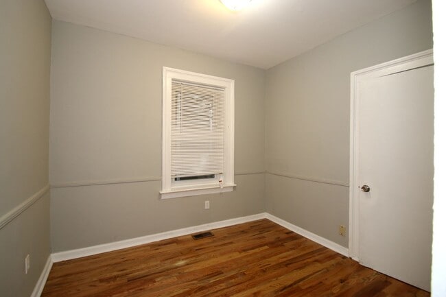 Building Photo - 42 Walnut St