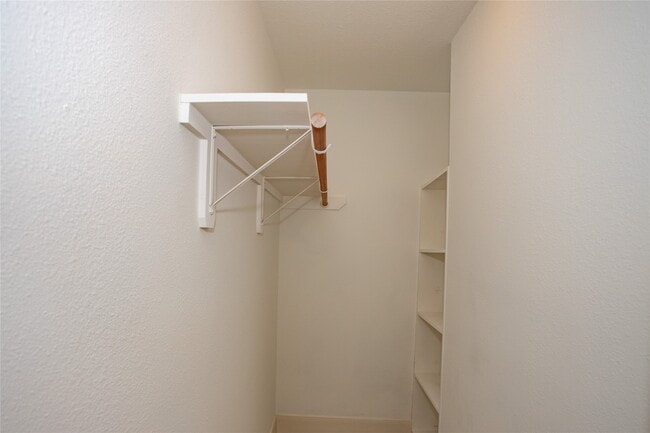 Building Photo - 9714 Cedardale Dr