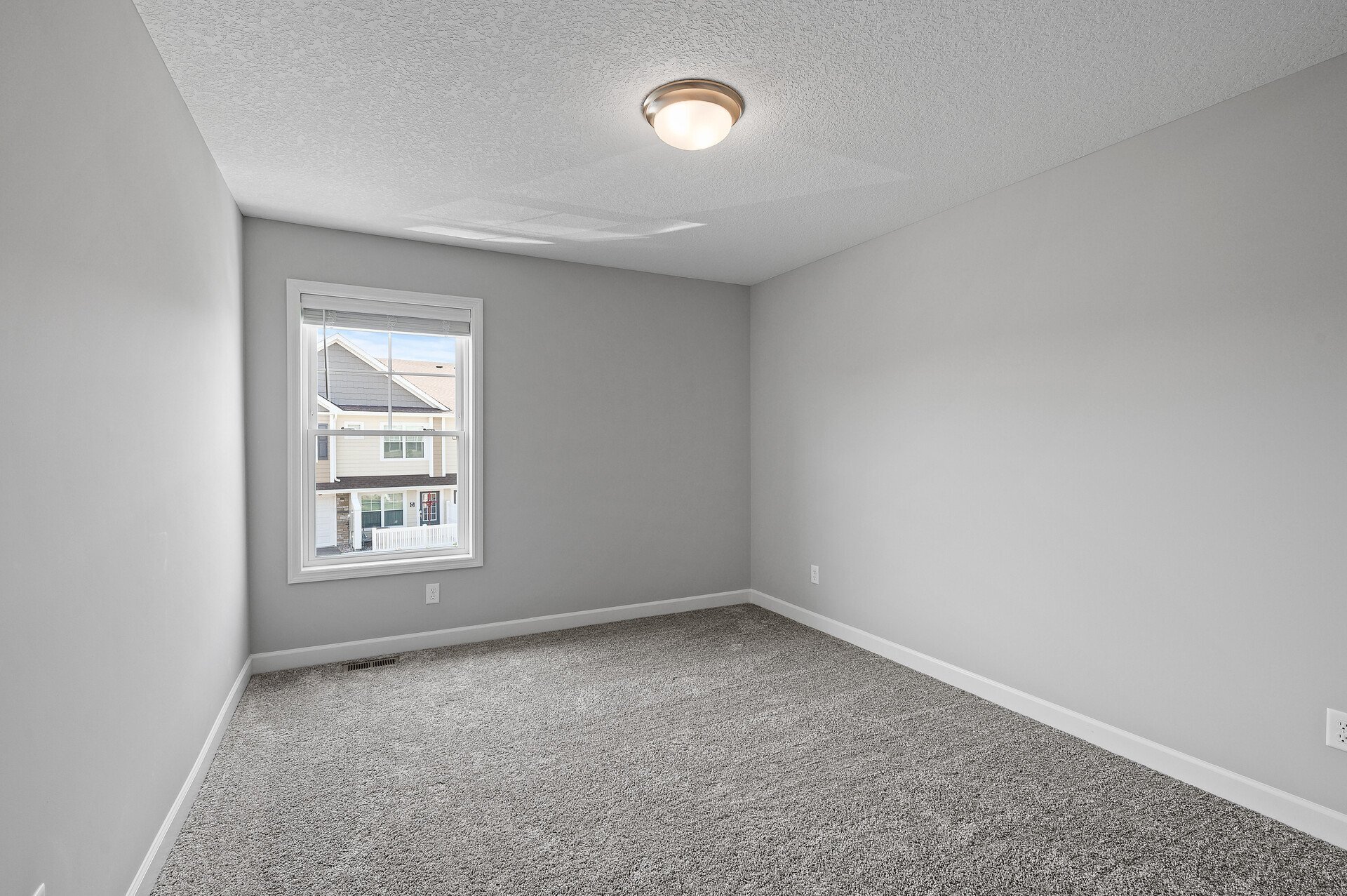Building Photo - 15008 Ahena Curv