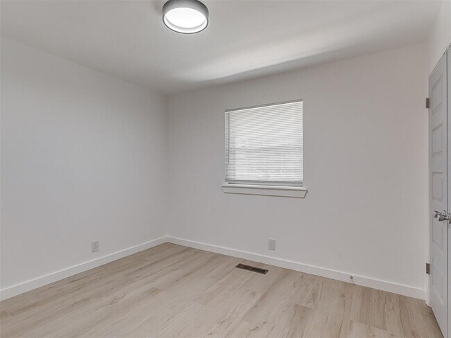 Building Photo - 1305 Apollo Rd