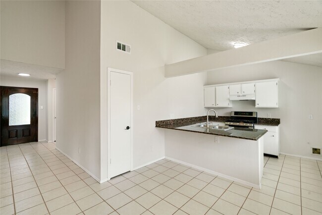 Building Photo - 11111 Drakeland Dr