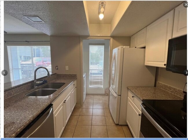 Building Photo - 781 Country Pl Dr