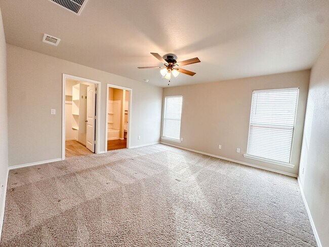 Building Photo - 3/2/2 Home in Windstone!