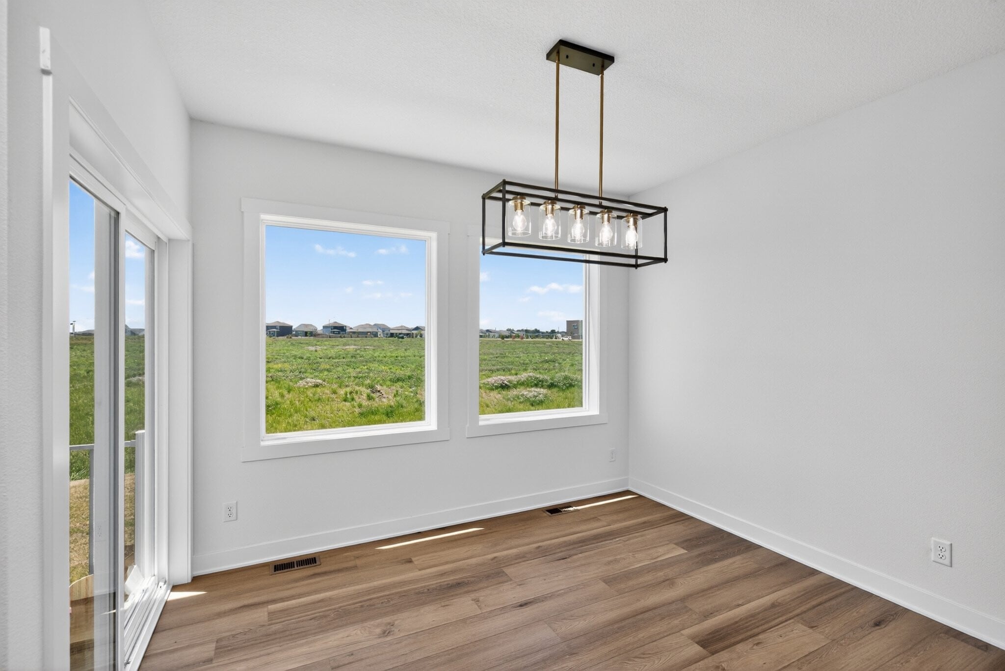 Building Photo - 1130 NW Sproul Dr