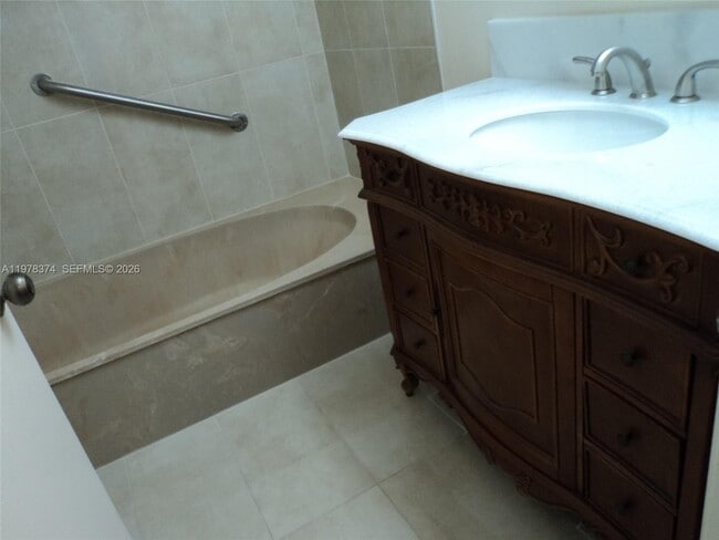 Building Photo - 1301 NE 7th St