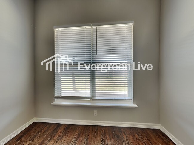 Building Photo - 2114 E 132nd St S