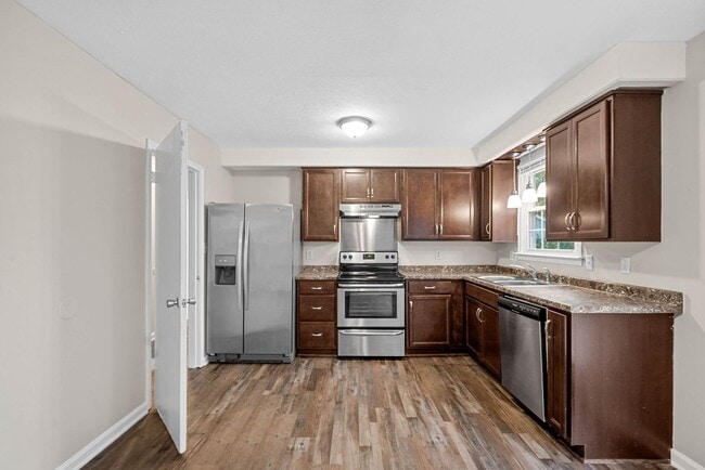 Building Photo - 4 Bedroom 2 Full Bath Pet Friendly Home For Rent!