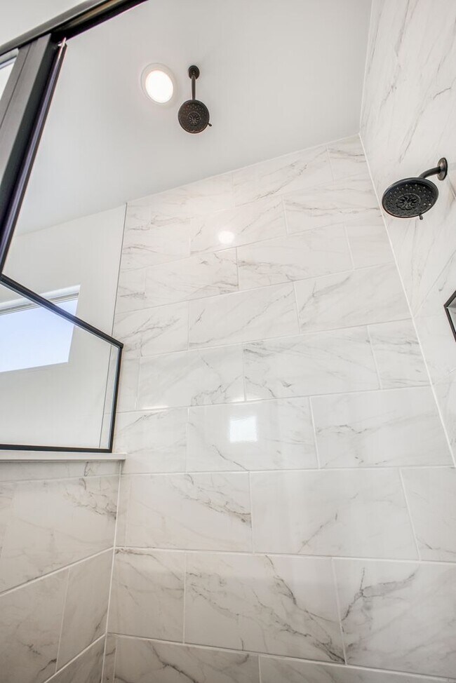 Building Photo - Beautiful East side House 4 bed-2.5 baths, part of The Overlook Casa Club that includes Swimming ...