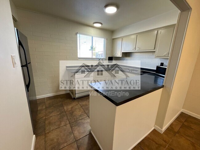 Building Photo - 6936 E 4th St