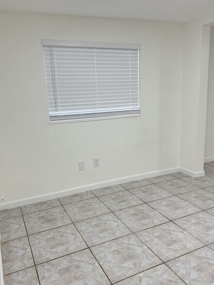 Building Photo - 350 Walker Ave