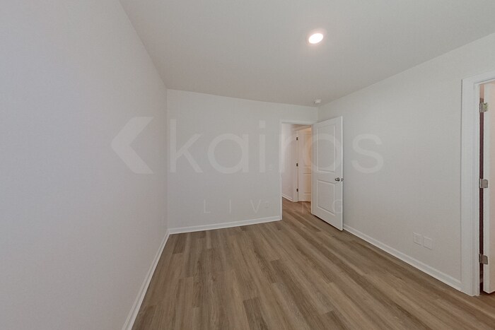 Building Photo - 110 Inez Ave
