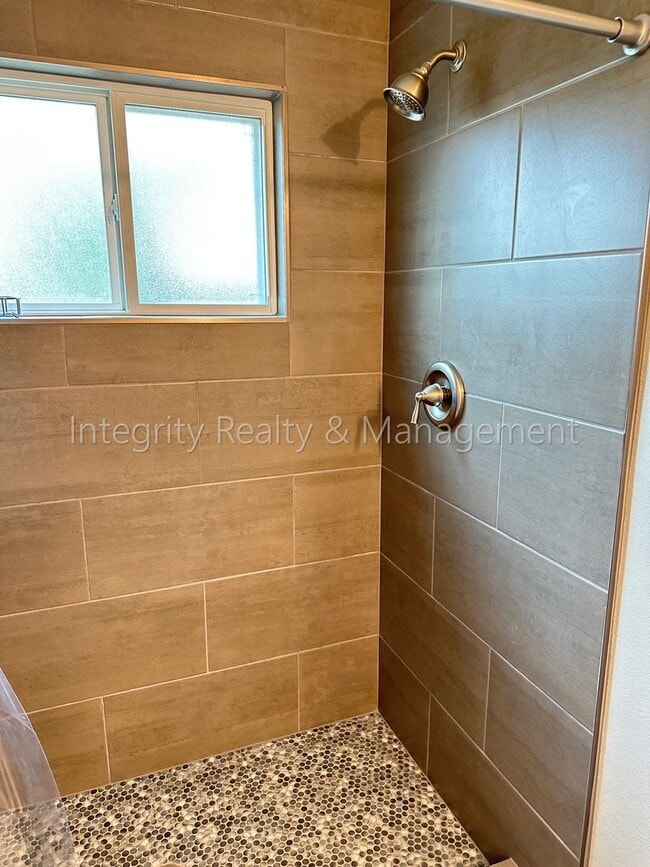 Building Photo - 3092 W Layton Ave