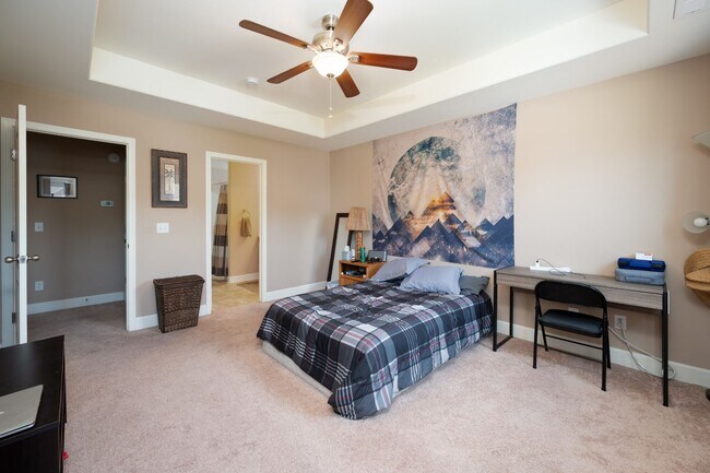 Building Photo - **WELL MAINTAINED, 2016-BUILT HOME IN DESI...