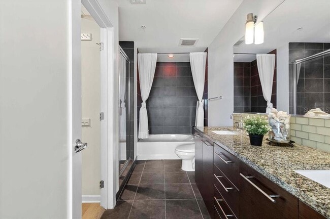 Building Photo - 400 4th Ave S