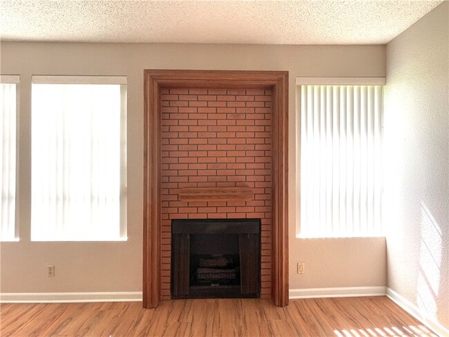 Building Photo - 2563 Plaza del Amo