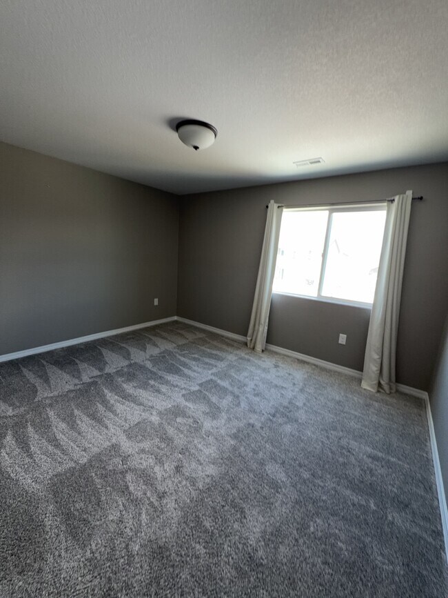 Building Photo - 8353 Graphite Dr