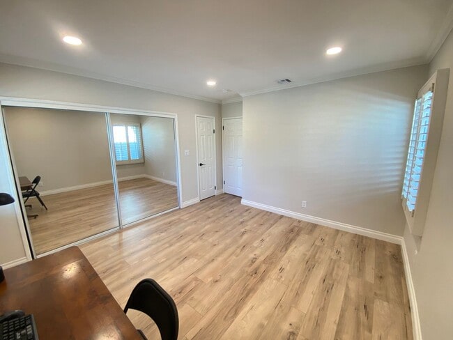 Building Photo - Beautifully Remodeled 3 Bedroom Naples Hou...
