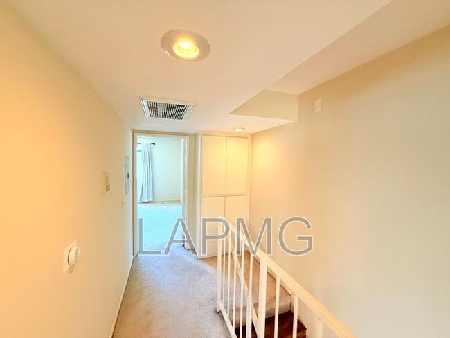 Building Photo - 12251 Moorpark St