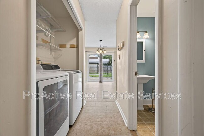 Building Photo - 5025 Halwell Dr