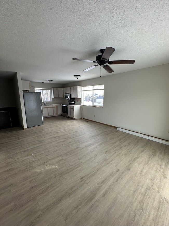 Building Photo - 4405 W Antelope Dr