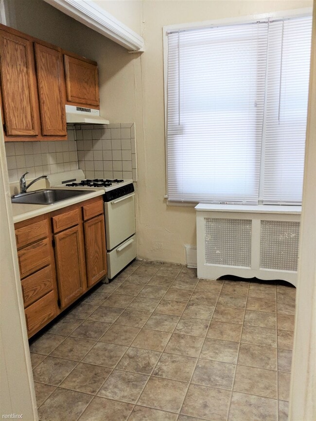Building Photo - 427 S 45th St