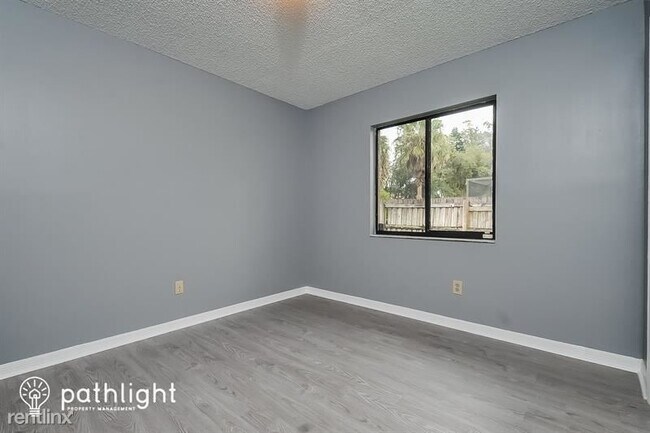 Building Photo - 4 br, 2 bath House - 3213 Stevenson Street...