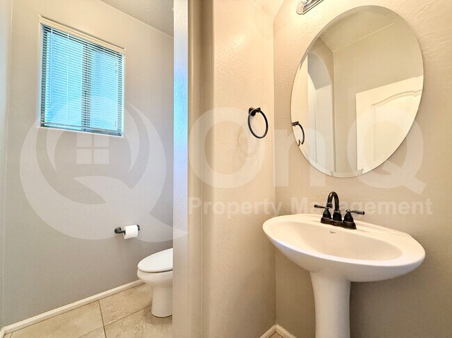 Building Photo - 4413 E Odessa Dr