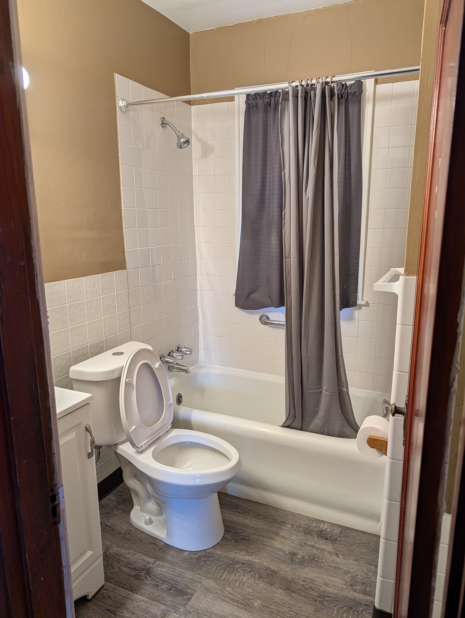 Bathroom - 6311 Garesche Ave