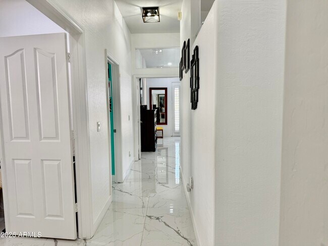 Building Photo - 3927 S Hollyhock Pl
