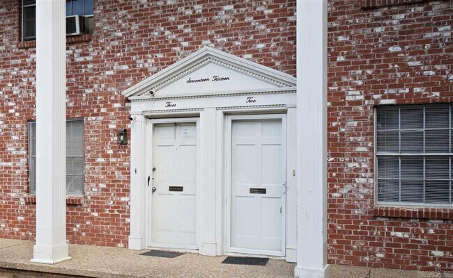 Building Photo - 1713 Sanford Dr