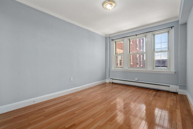 Building Photo - 1450-1454-1454 Beacon St