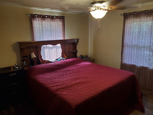 Building Photo - 53 Benton St