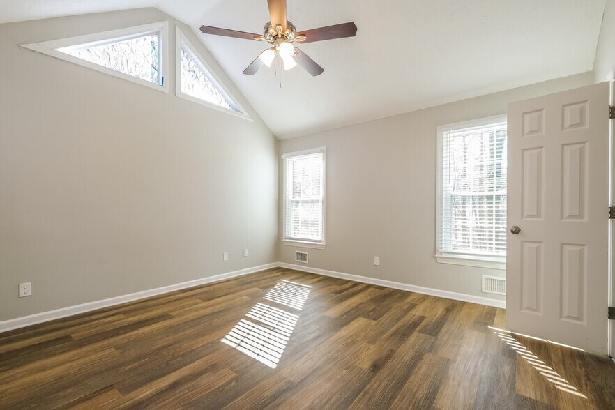 Building Photo - 1070 Hunters Creek Ct