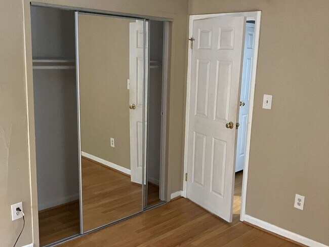 Building Photo - 1 BR/1 BA condo for rent in Courthouse, Ar...