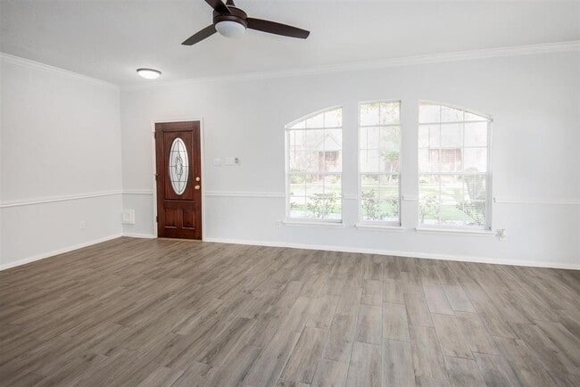 Building Photo - 1241 El Camino Village Dr