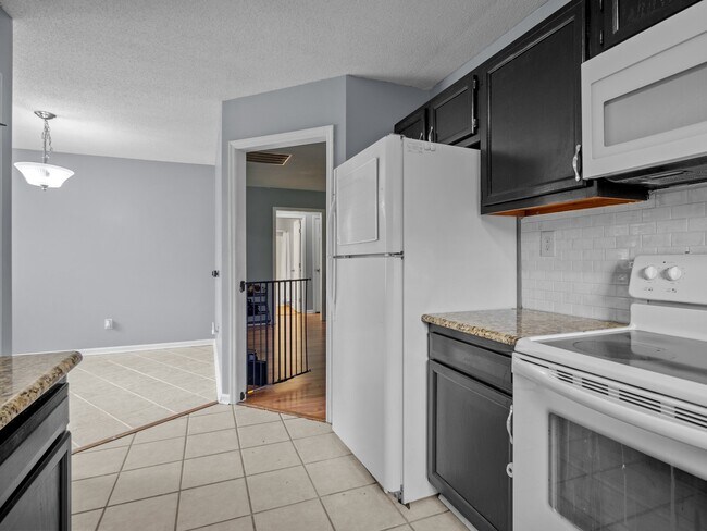 Building Photo - 1020 Furia Dr