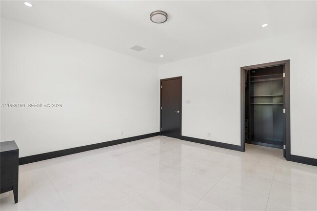 Building Photo - 519 Alhambra Cir