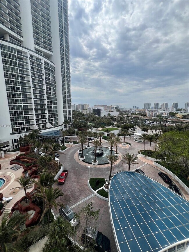 Building Photo - 18201 Collins Ave