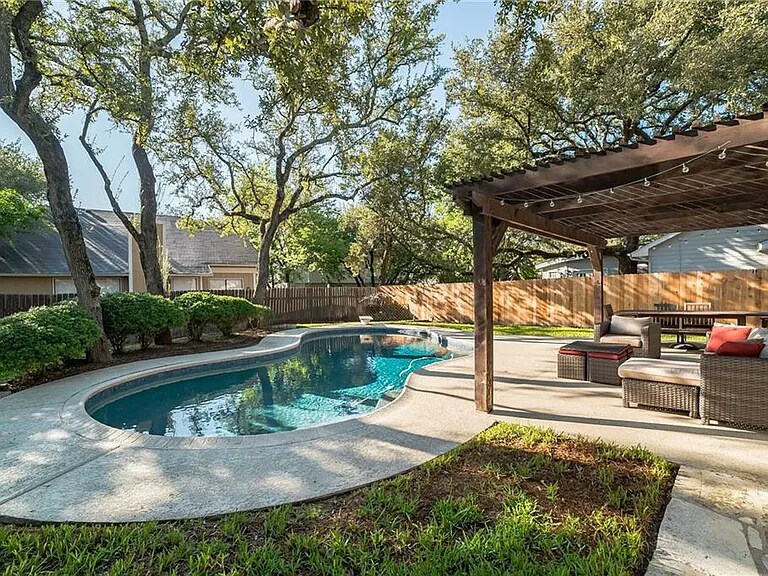 backyard - 6520 Heron Dr