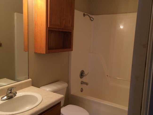 Building Photo - MUST SEE CHARMING HOME!