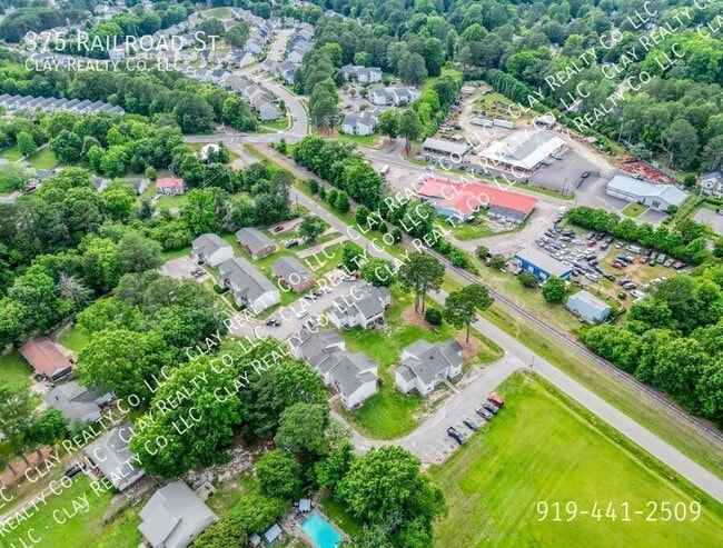 Building Photo - 375 Railroad St